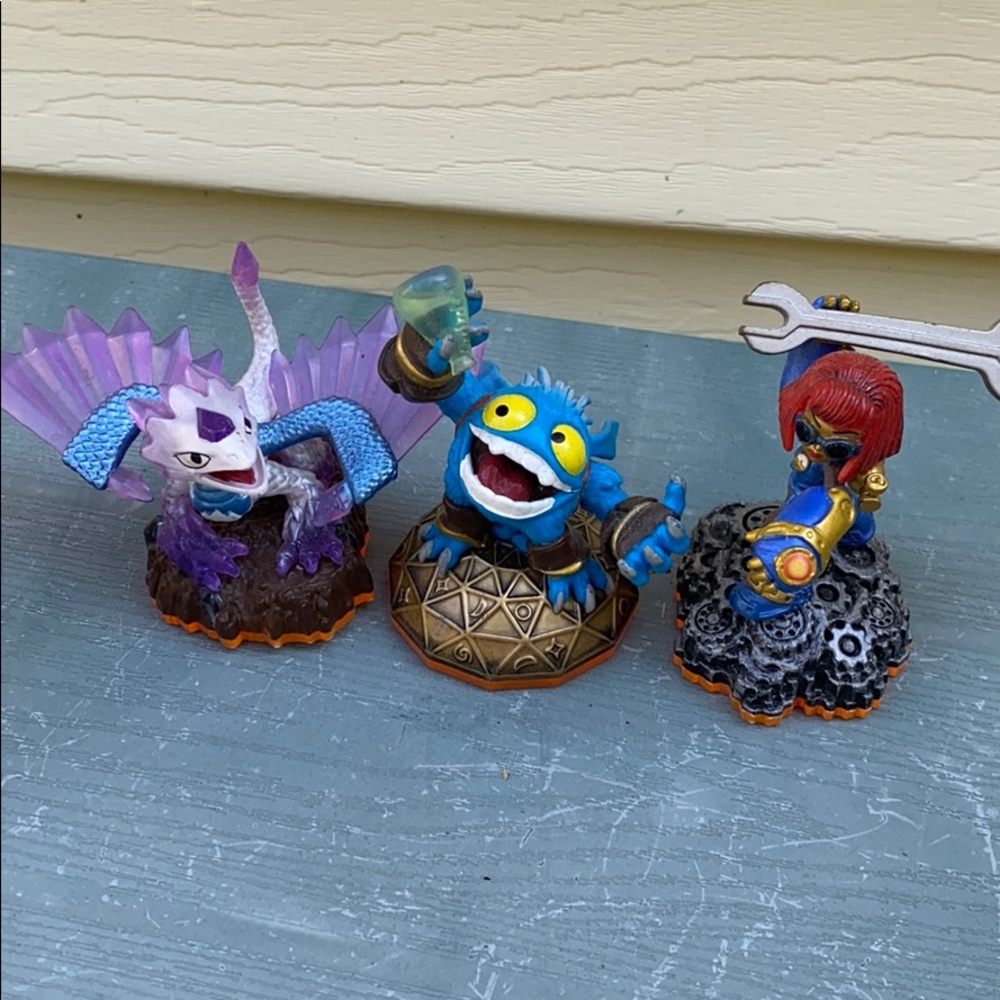 Skylanders Giants Sprocket Flashwing, and Pop fizz